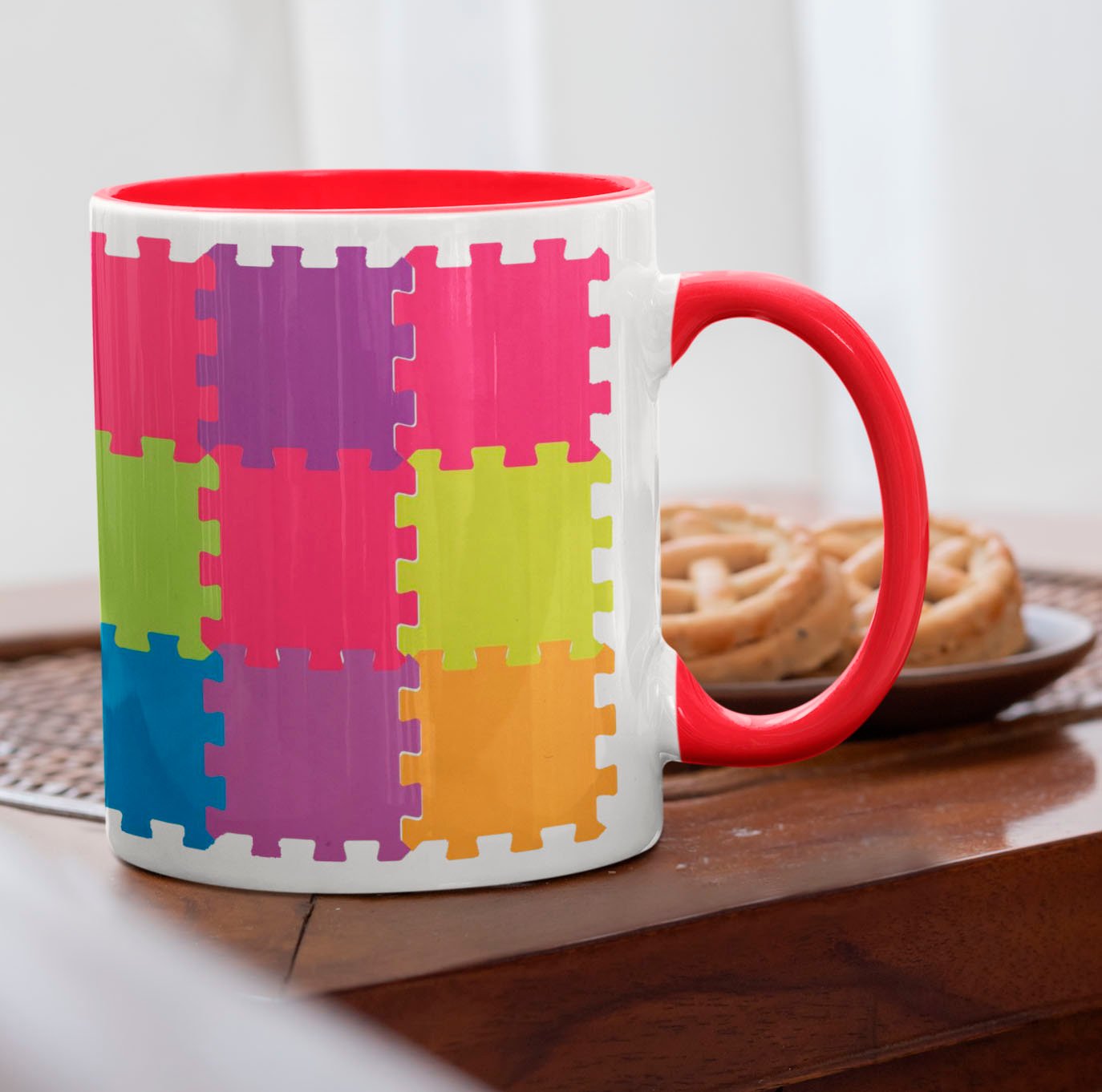 caneca de cafe mosaico colorido vermelha